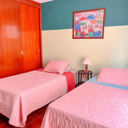Colorful Family Condo With Terrace And Free Parking غواناخواتو المظهر الخارجي الصورة
