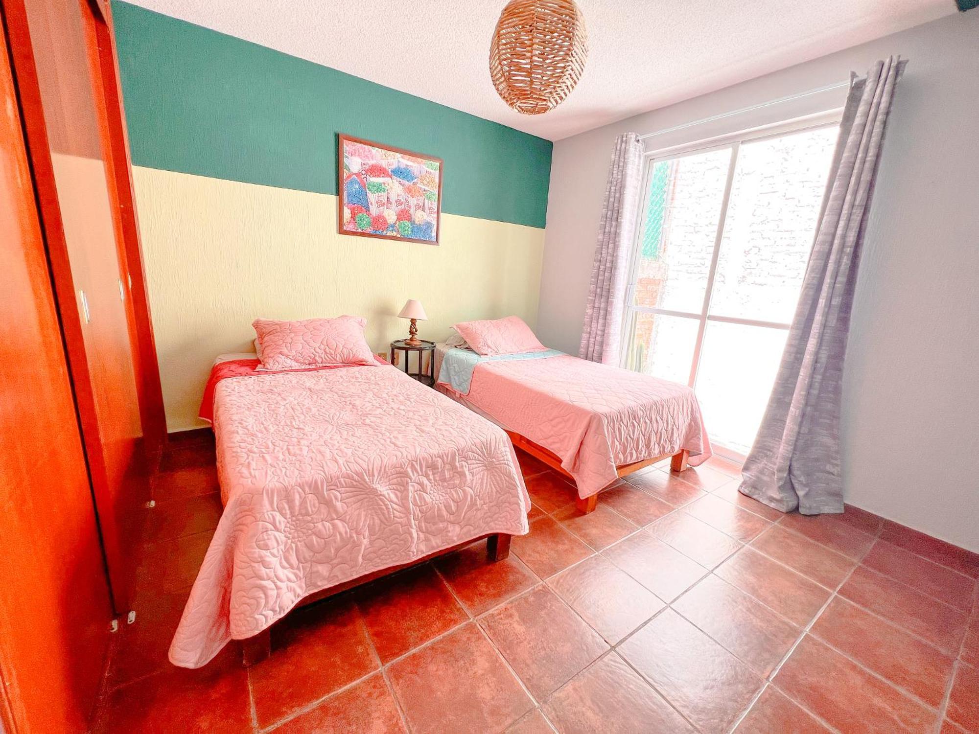 Colorful Family Condo With Terrace And Free Parking غواناخواتو المظهر الخارجي الصورة